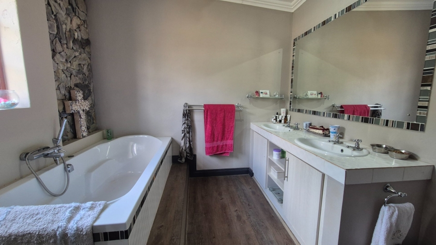 Commercial Property for Sale in Mossel Bay Rural Western Cape